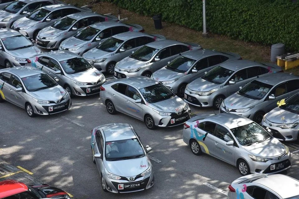 AI 开始给司机打分：新加坡交通巨头为何投资一所「智能驾校」？