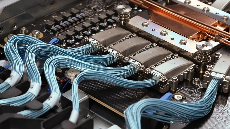 3.2 Tb/s 巅峰速度！英伟达、AMD 等科技六巨头联手定义未来 AI 光互连