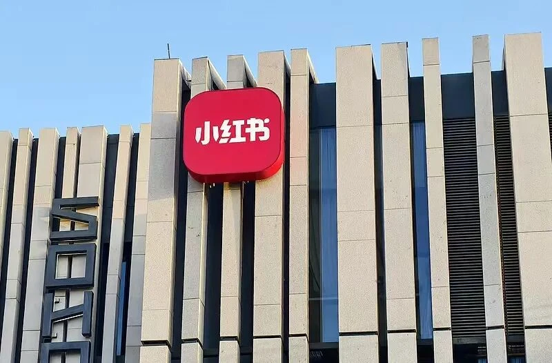 率先向AI托管账号出手，为什么小红书要打响第一枪？