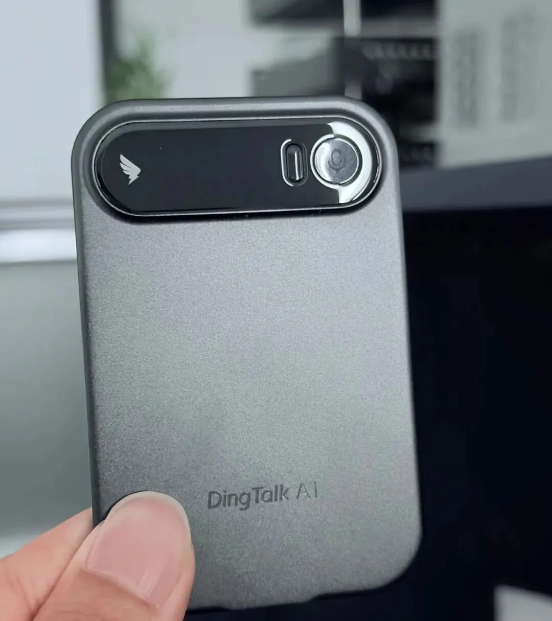 第一批移植AI“器官”的人，正在产生排异反应