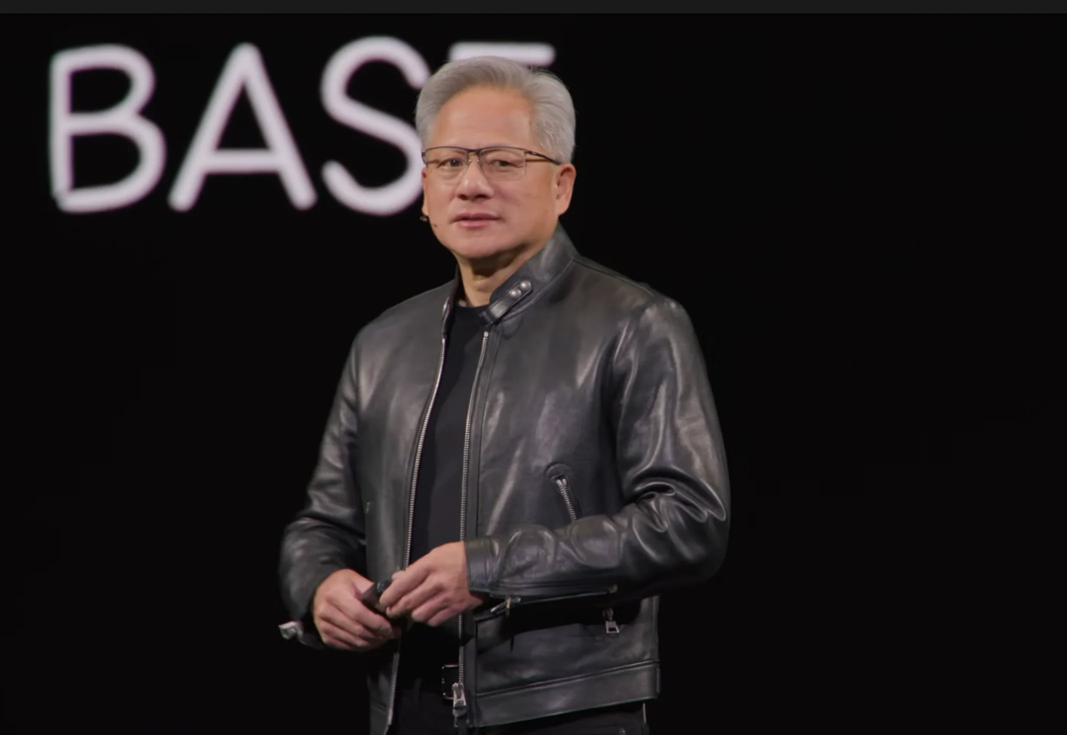 英伟达GTC 2026：黄仁勋预判万亿营收，一键“养虾”卡位底层基建