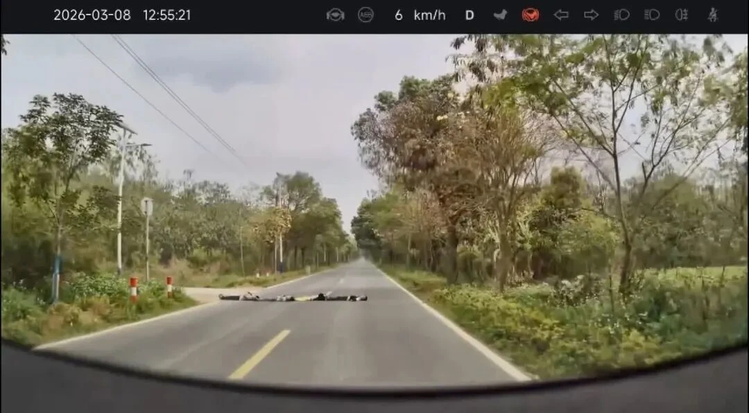 何小鹏直播“坦白”：每月烧3个亿，赌第二代VLA，我们心里也慌