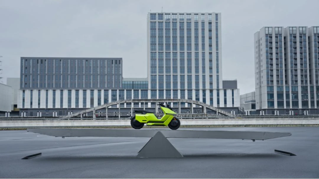 OMOWAY发布全球首款量产自平衡车，获砺思资本数千万美元A轮领投｜最前线