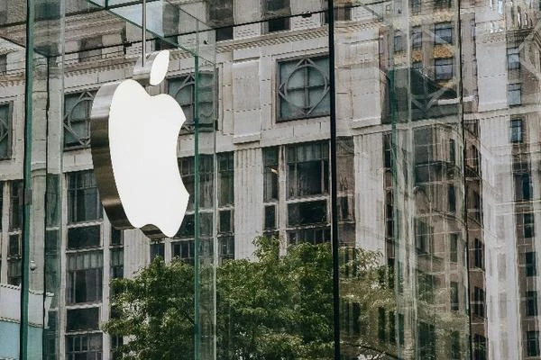 36氪晚报｜苹果首席运营官Sabih Khan现身深圳；马斯克：电动超跑Roadster或将于四月下旬亮相；华为面向AI推理场景发布新一代AI数据基础设施