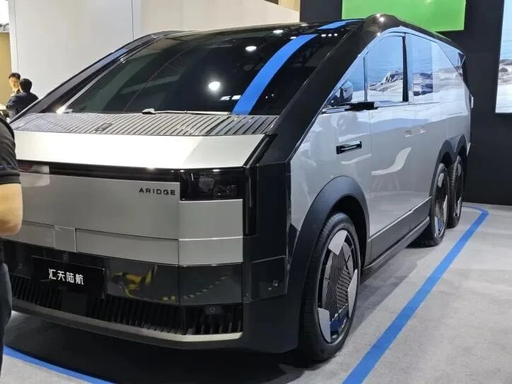 AWE2026的现场，我们看到机器人集体“进化”