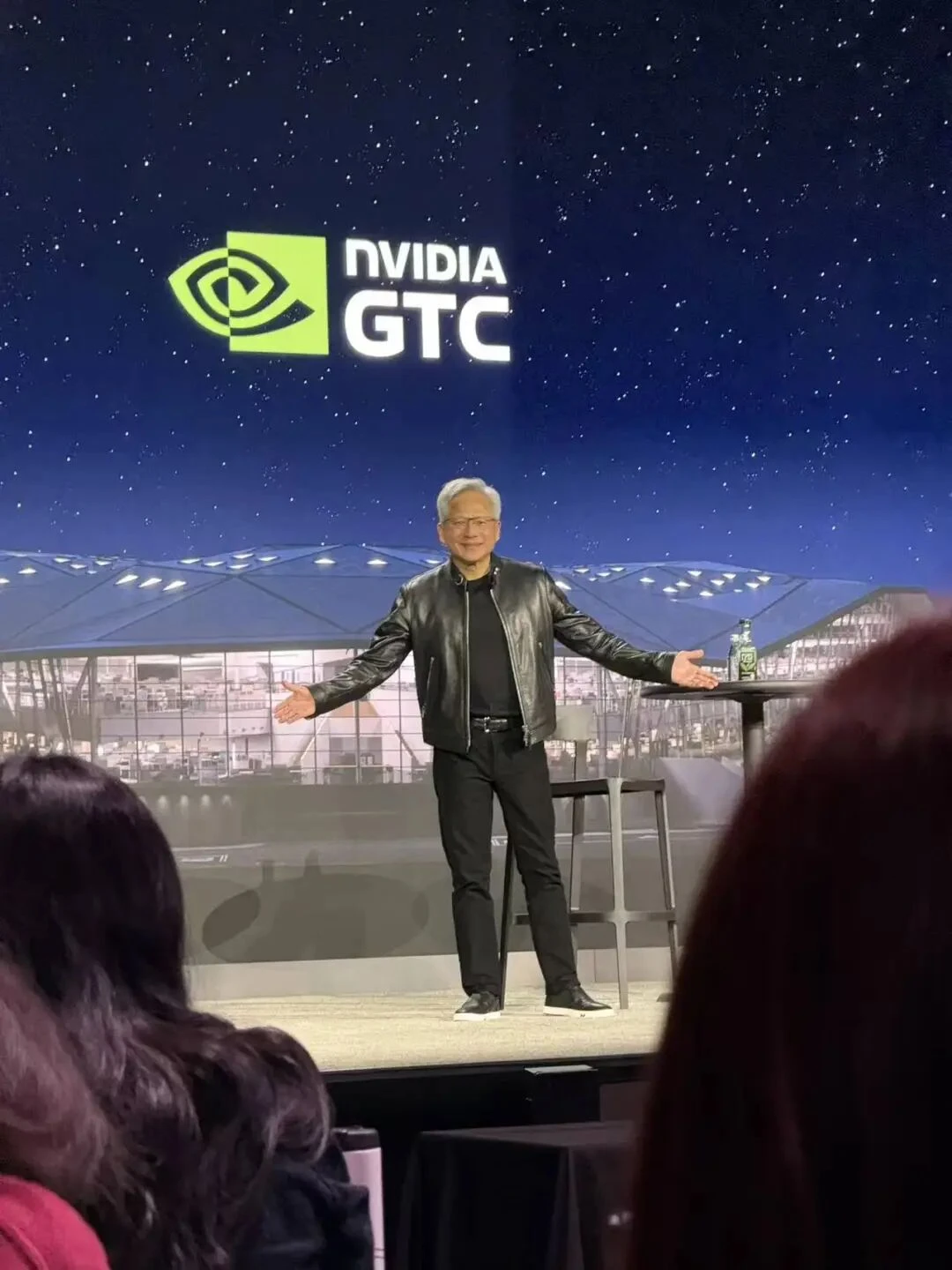 黄仁勋：OpenClaw利好开源模型；一万亿GPU说少了；AI只会让人更忙