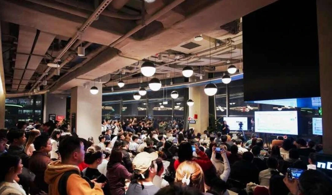 火爆，13家科技大厂抢着养龙虾，腾讯版“小龙虾”、字节版Moltbook全来了