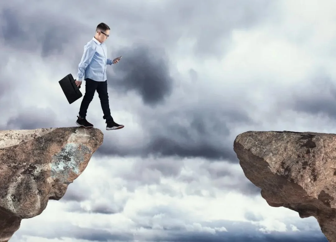 硅谷爆发脑力大清算，高管沦落超市收银，电工反杀狂赚210万