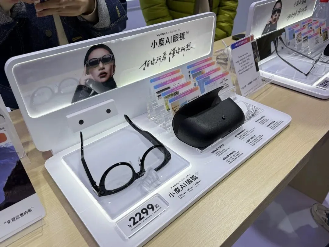 AI眼镜，还在追赶iPhone时刻