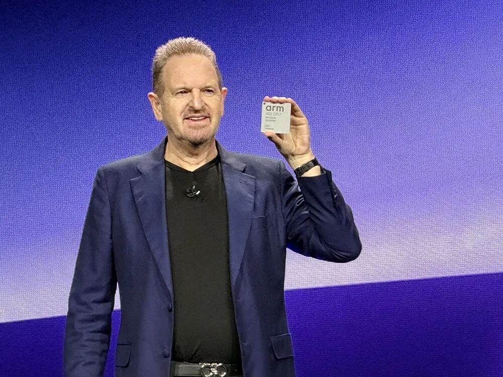 起猛了！Arm推出首个自研CPU，黄仁勋贴大脸发言