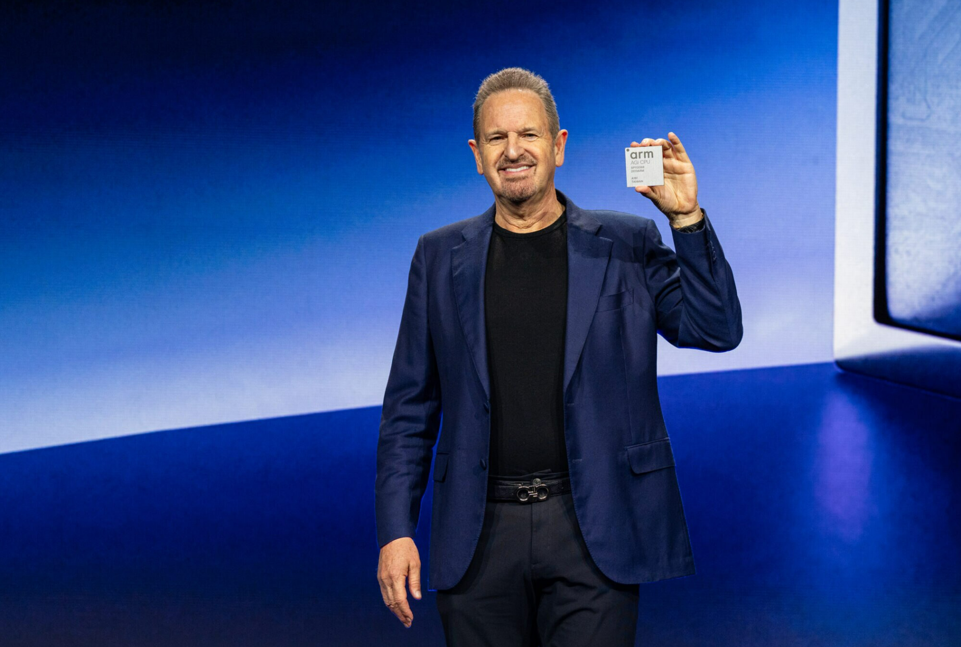 Arm下场造芯：首推AGI CPU直供Meta，万亿算力市场的“越顶传球”