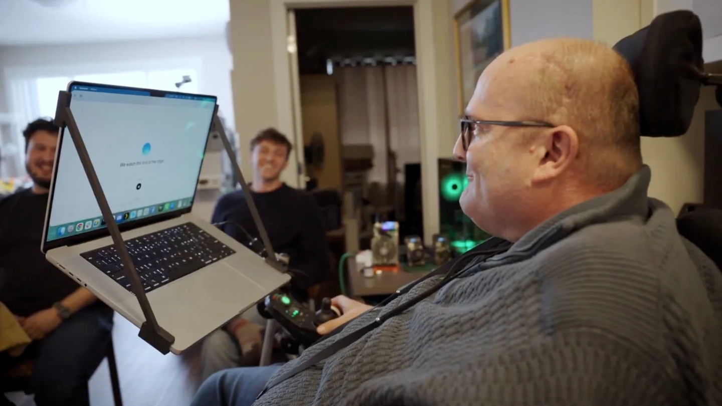 意念说话成真：马斯克的 Neuralink 脑机芯片让失语者“开口”