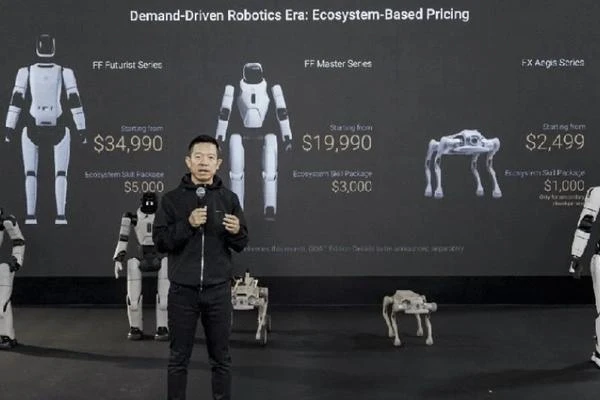 第一批人形机器人，正在“空降”酒店？