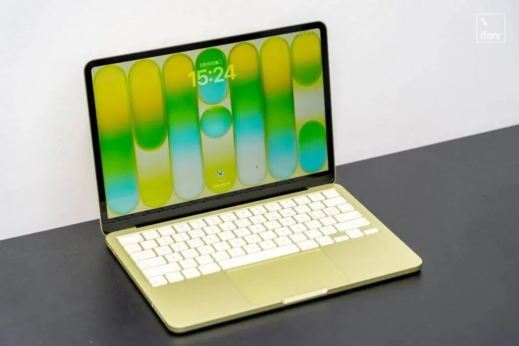 一口气开 60 个应用根本不卡？MacBook Neo 真的很能打