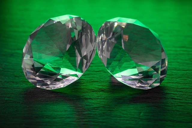 给芯片贴上“钻石散热贴”，我国攻克关键技术